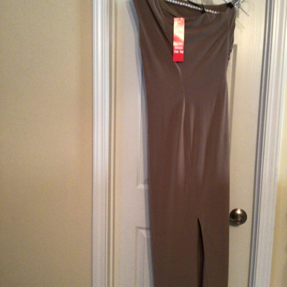 Calvin Klein Gown - Picture 4 of 4